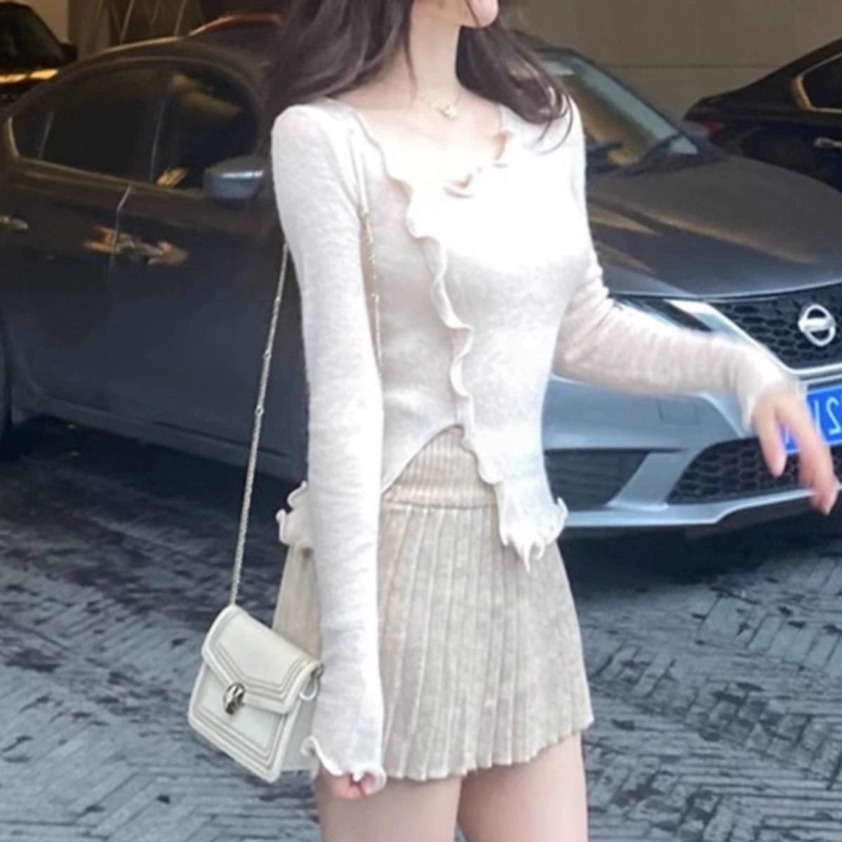 Women's Ruffle Trim Knit Top V-Neck Slim Fit Base Layer - Image 5
